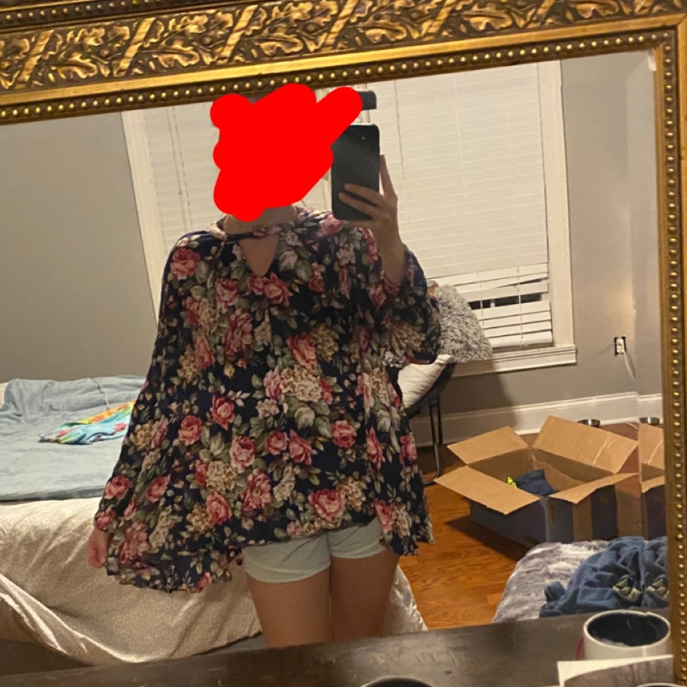 blouse - Picture 3 of 4